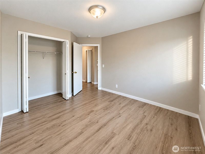 4th image of 5806 151st Street SE