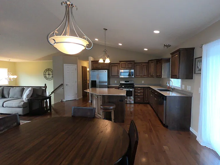 5252 Twin Pines St — Photo 9