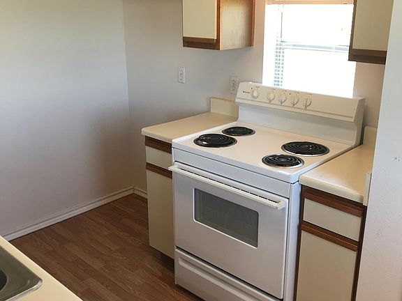 5th image of 210 Bluebonnet Dr