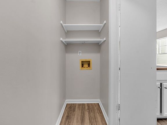 4th image of 90 Hickory St