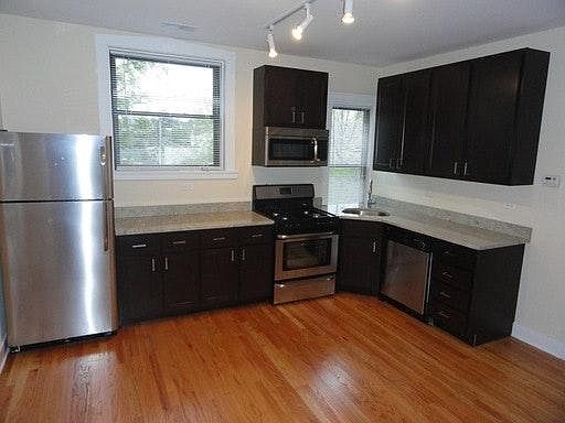 3rd image of 3717 N Leavitt St #3A