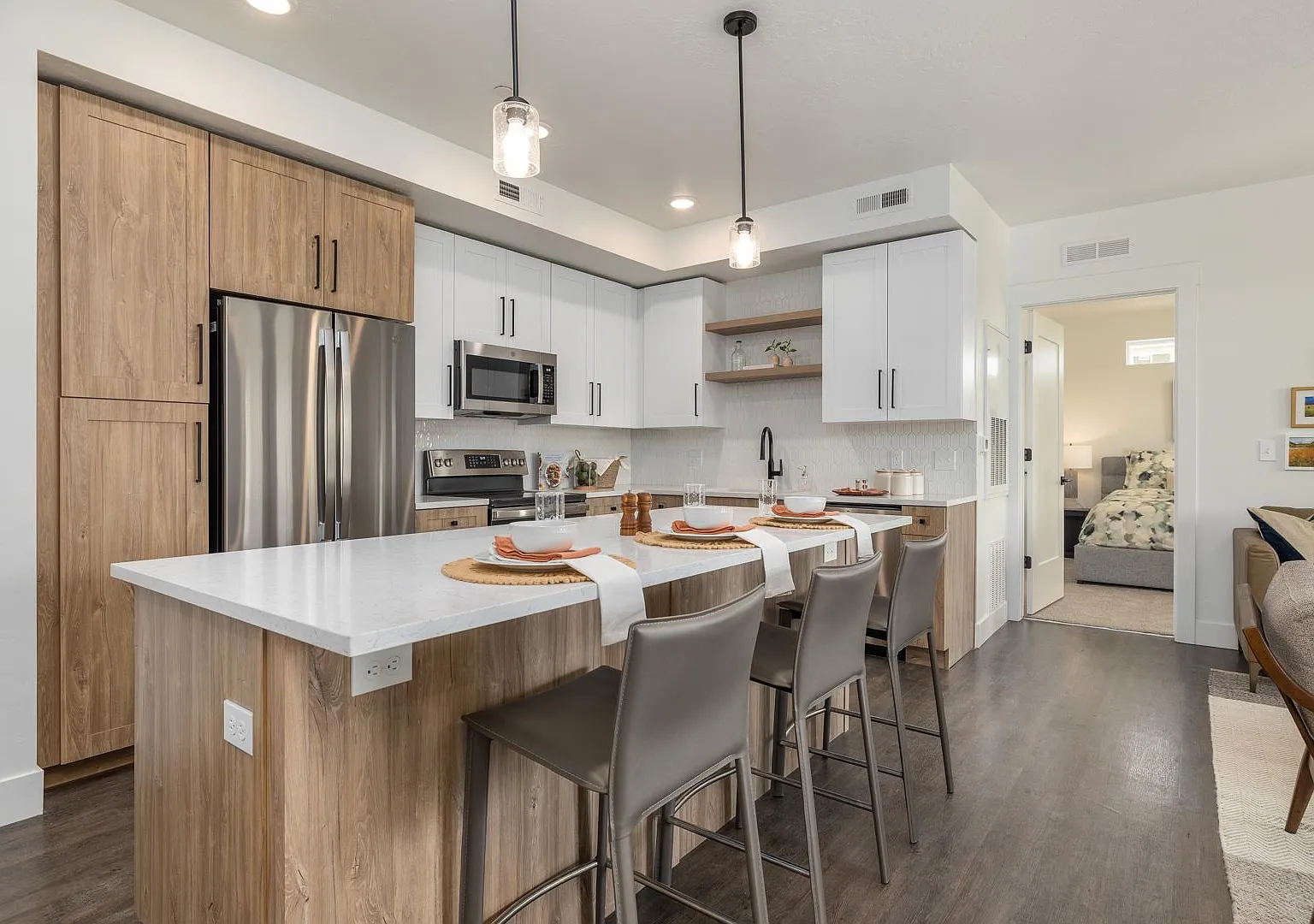 Olivia Apartments — Photo 2