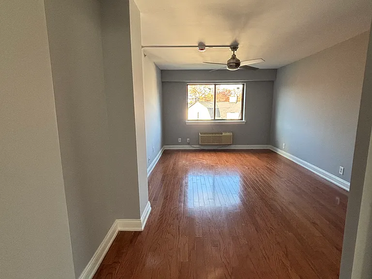 60 Parkway Dr E #4JJ — Photo 9