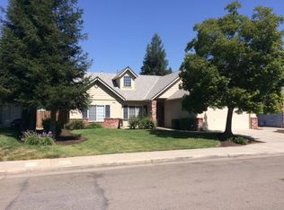 2128 E Saint Andrew Dr, Fresno, CA