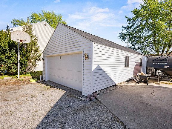 5th image of 2717 W Heather Ave