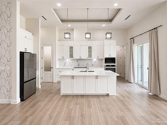 5th image of 2516 Wisteria Dr