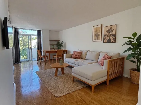 200 Grand Cove Way APT 5F, Edgewater, NJ 07020