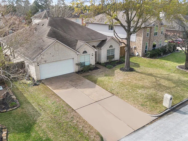 9211 Memorial Hills Dr — Photo 23
