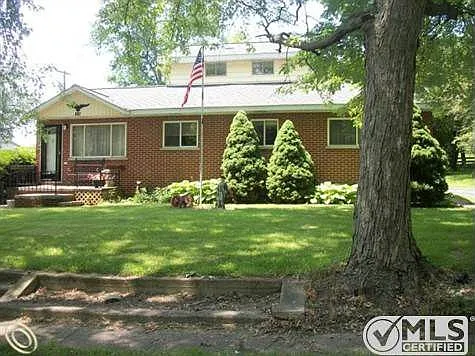902 Harry Paul Dr photo 1