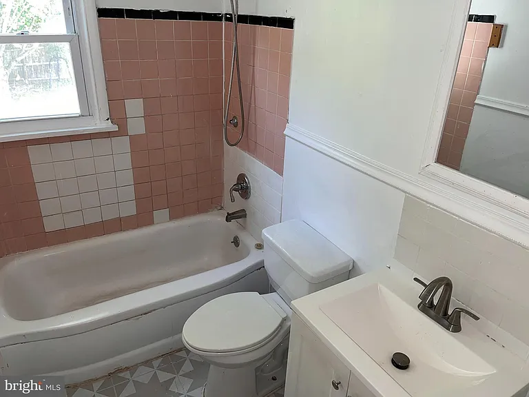 1145 Lower Ferry Rd — Photo 10