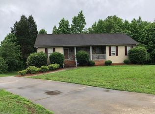 174 Hazelwood Ct, Lexington, NC 27295