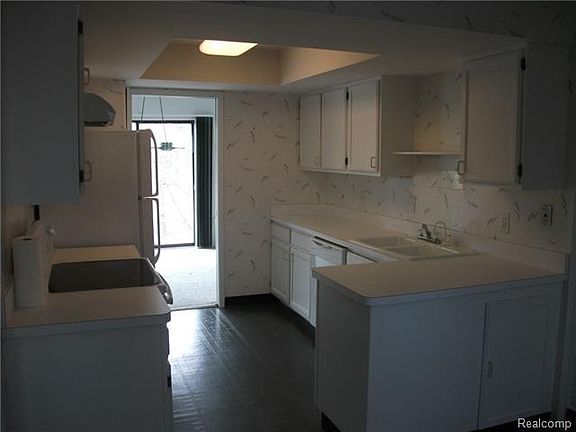 3rd image of 2916 Moon Lake Dr #116
