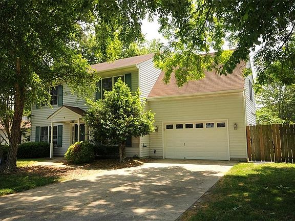 2nd image of 1904 Country Manor Ln