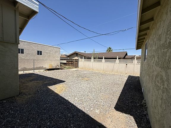 3rd image of 1386 Lakeside Dr