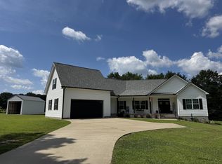 1041 Hayshed Rd, Dickson, TN 37055