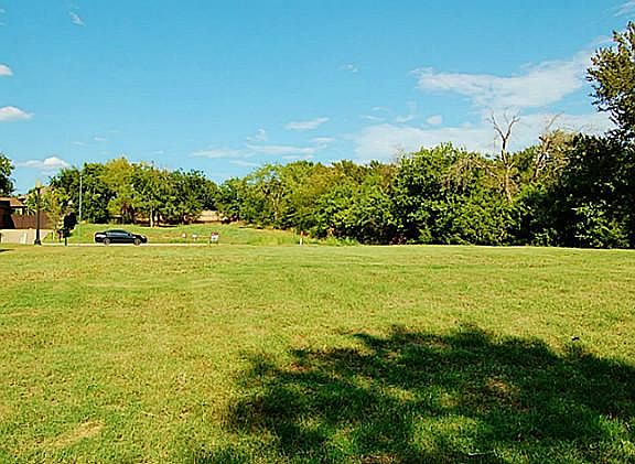 2nd image of 1921 Royal Crest Dr