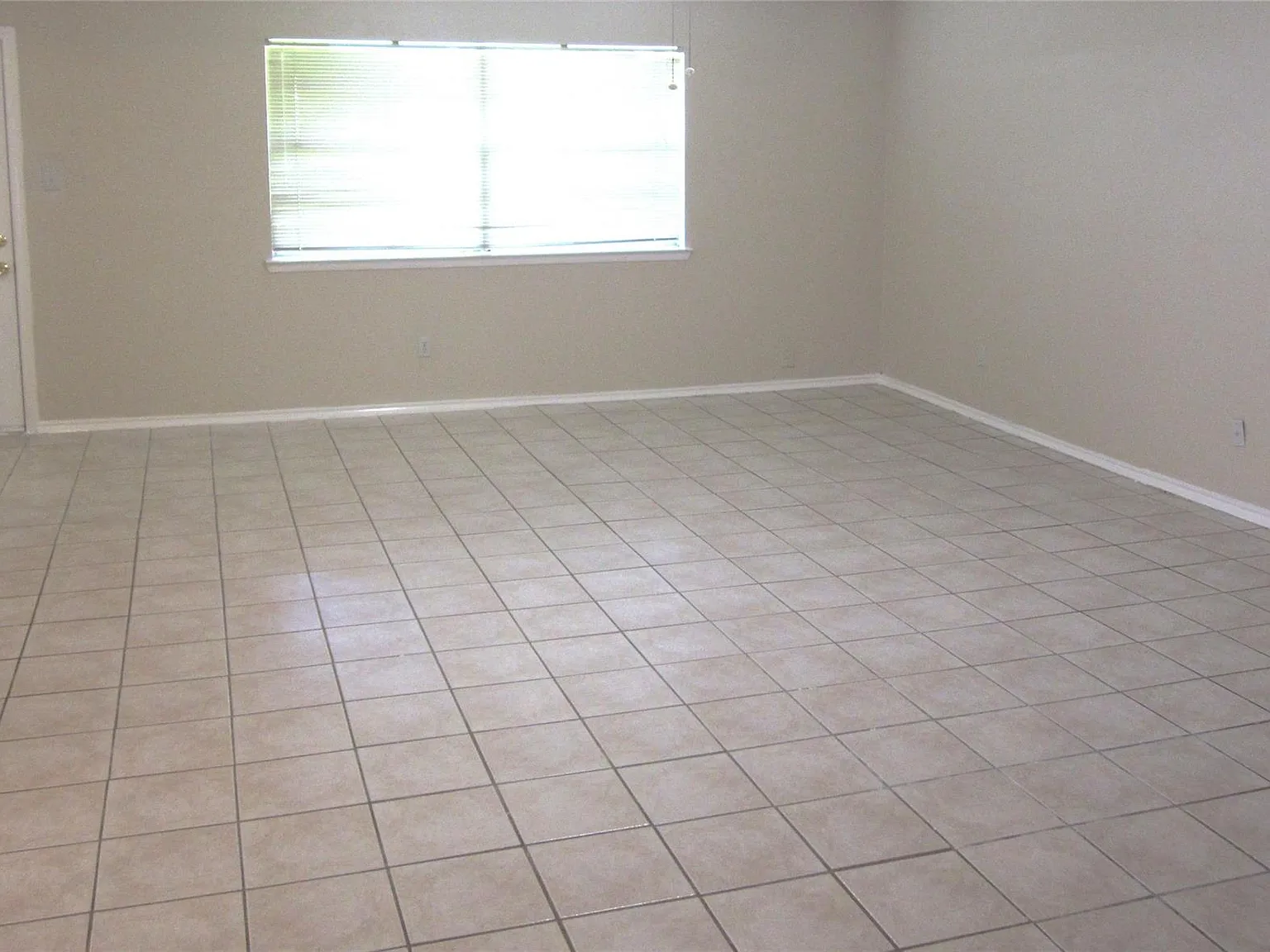 3 bed, 2.0 bath, 1580 sqft, $1,700 — Photo 4