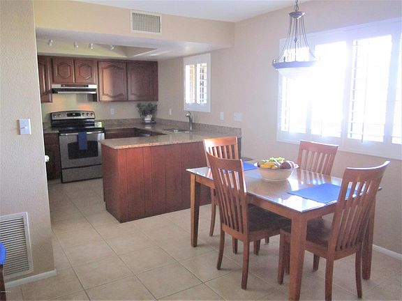 B6U444 LIGHT FILLED  KITCHEN & DINING AR