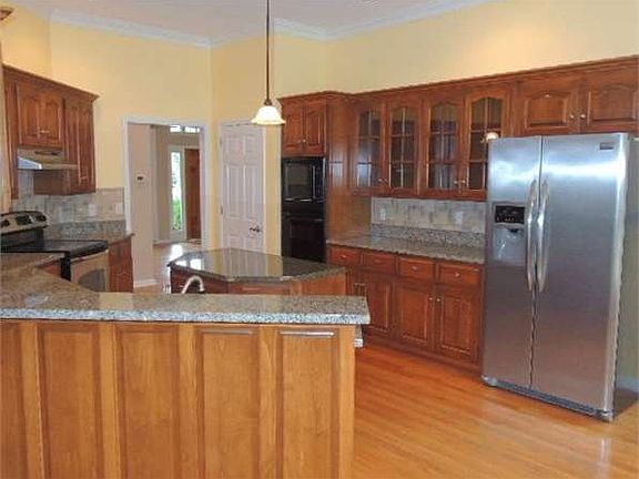 4th image of 2990 Edgemont Dr