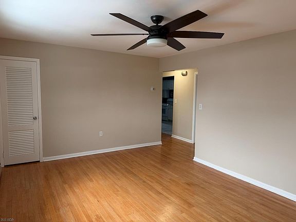 3rd image of 3 Sunset Dr