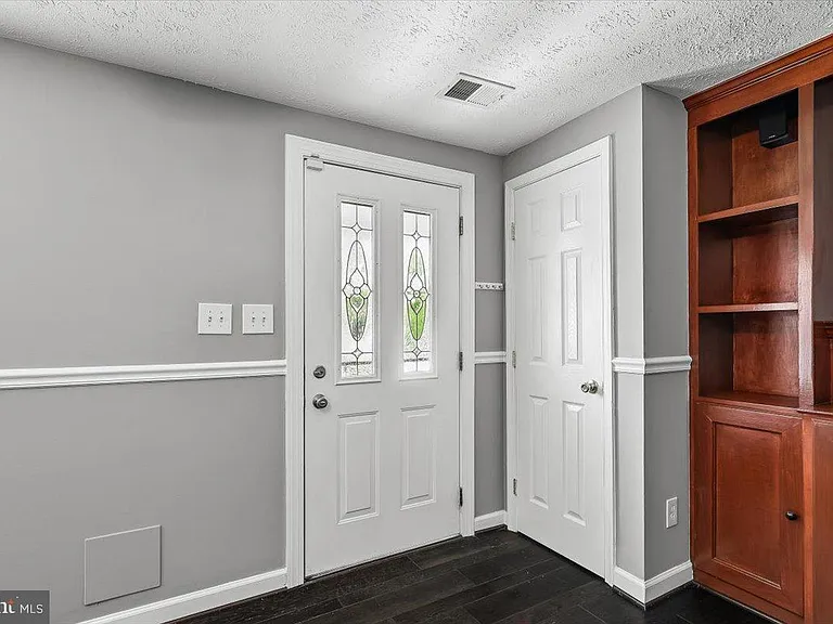 1594 Lodge Pole Ct — Photo 4