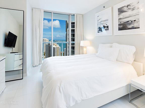 5th image of 485 Brickell Ave APT 3810