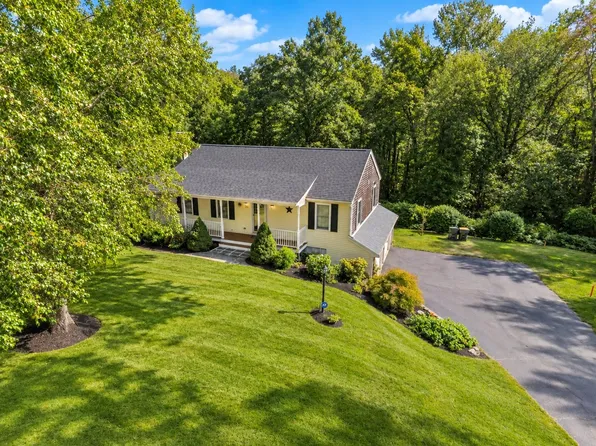 231 Thompson St, Halifax, MA 02338