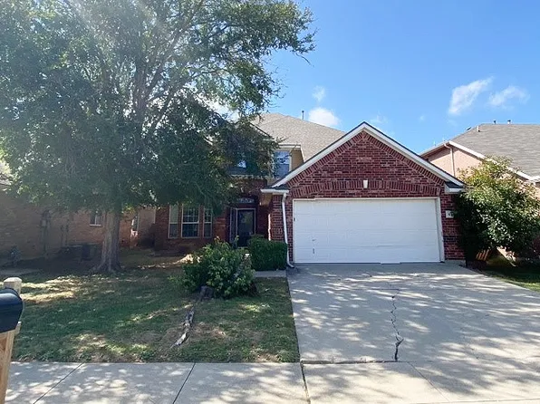605 Babbling Brook Dr, Saginaw, TX 76179