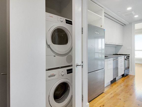 4th image of 422 Lexington Ave #2G