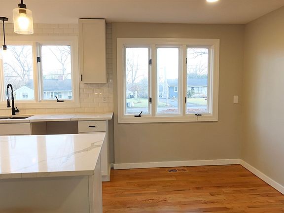 5th image of 105 Overlook Dr