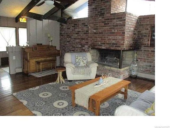 3rd image of 7781 Hywood Dr