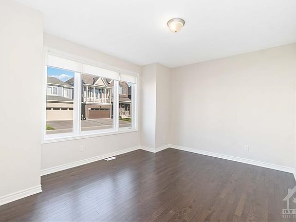 5th image of 160 Aubrais Cres