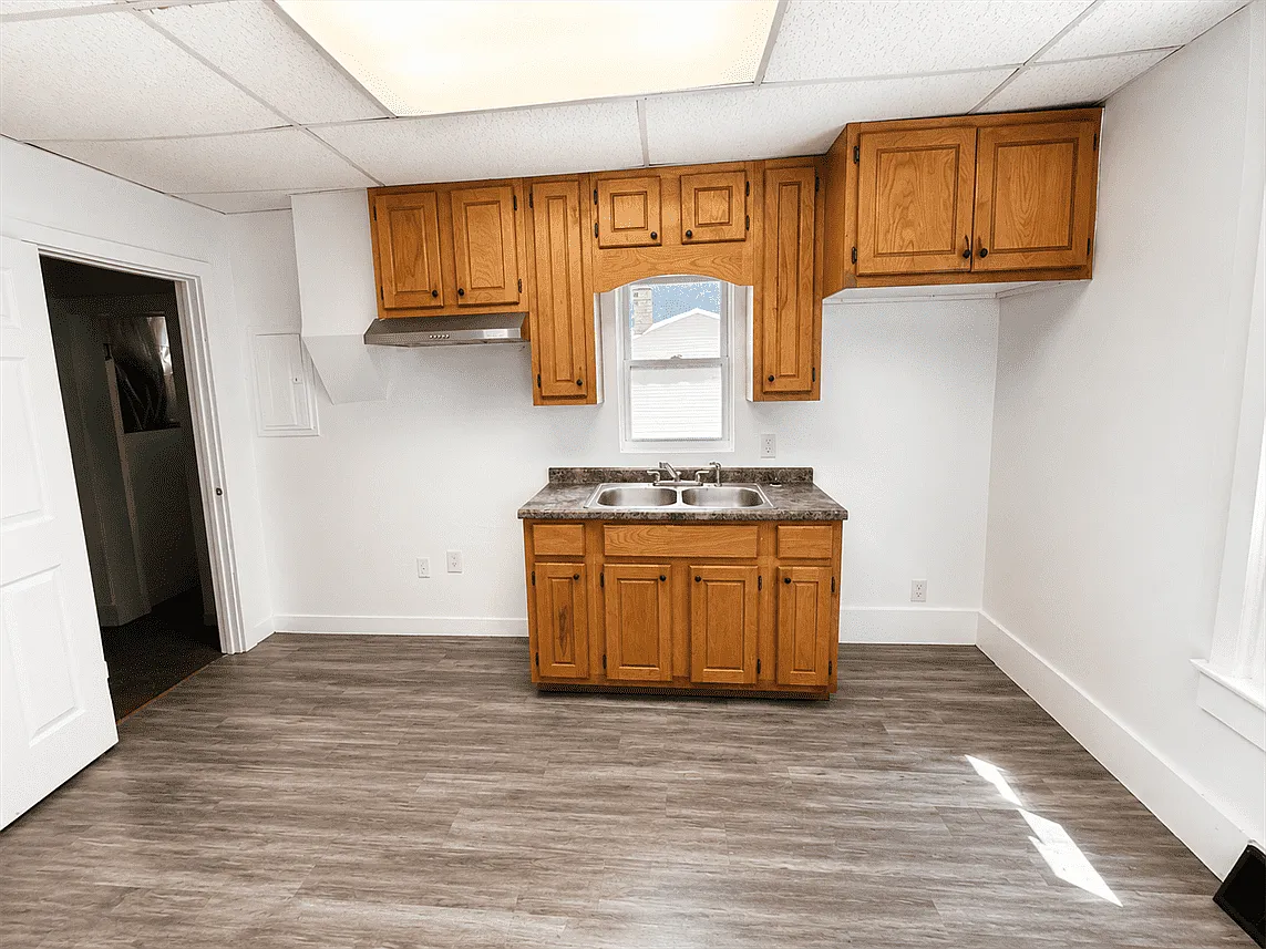 3 bed, 1190 sqft, $1,200 — Photo 3