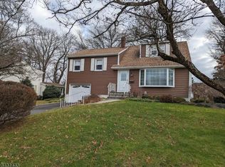 16 Valley View Dr, Mine Hill, NJ 07803