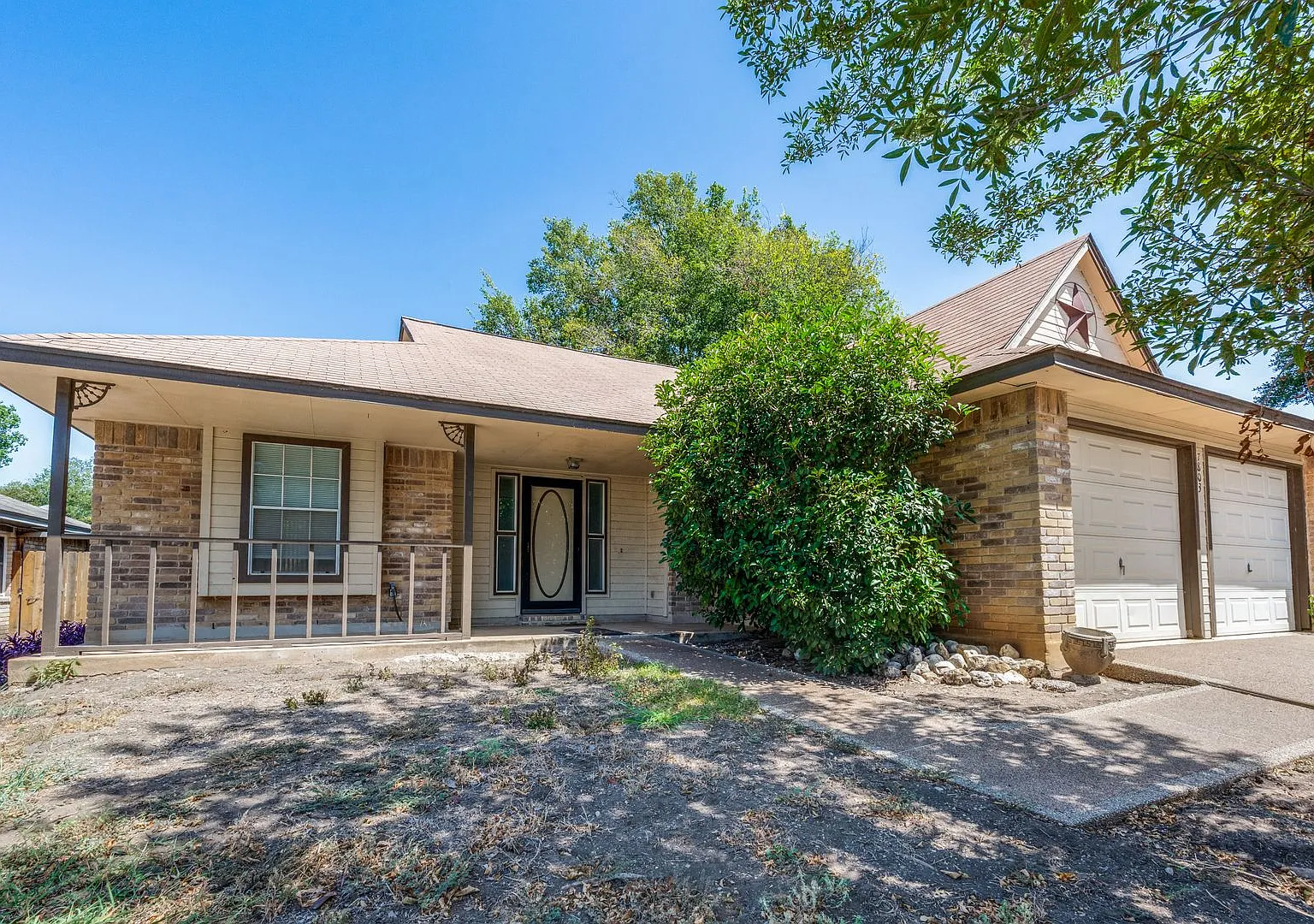Beautiful Single-Story Home In Woodcrest — Photo 2