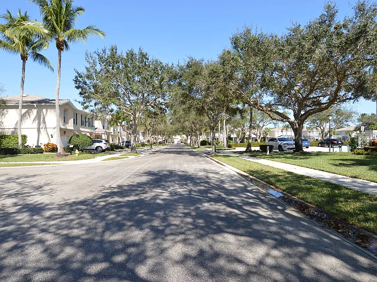 504 Capistrano Dr — Photo 44
