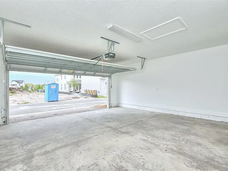 6427 Cyrils Dr — Photo 22