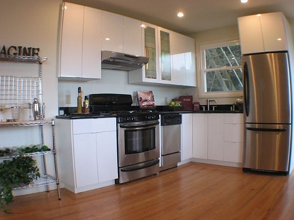 2nd image of 160 Graystone Ter APT 1