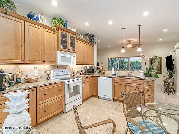 3rd image of 4962 Rosewood Ln