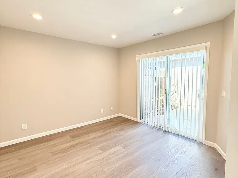 220 N R St — Photo 11
