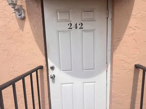 6061 10th Ave N APT 242, Greenacres, FL 33463
