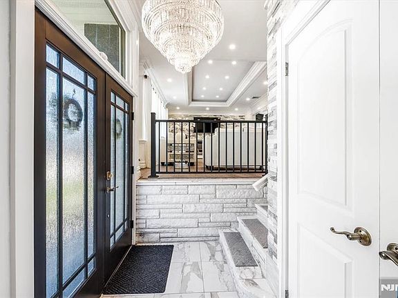 2nd image of 535 Willow Avenue