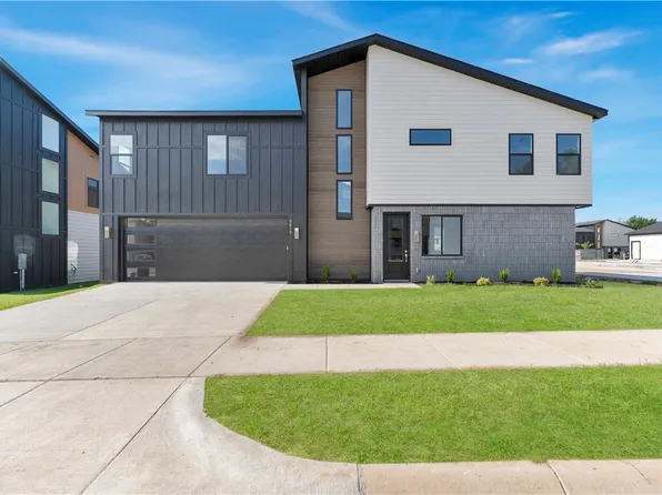 2610 W Bonnie Ln, Rogers, AR 72758