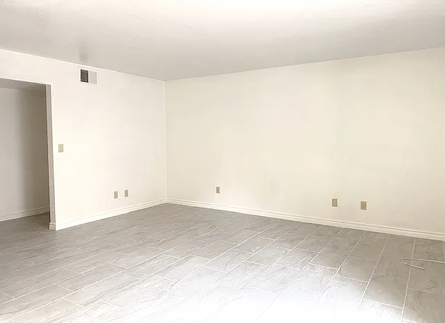 5317 Indian River Dr — Photo 2