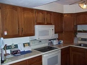 3rd image of 31 Lakeshore Ct