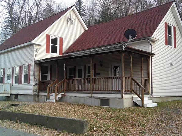 30 Spring Street, Colebrook, NH 03576