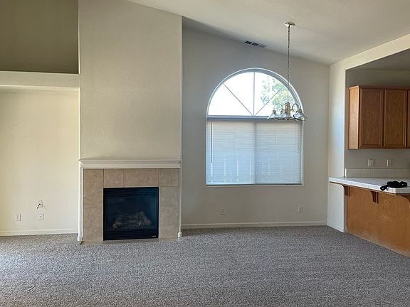 3rd image of 757 Petit Sirah Ct
