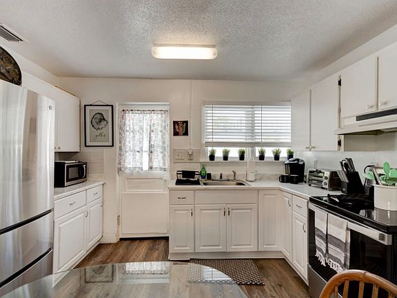 4th image of 118 Pierce Ave #1/1