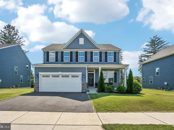 1312 Woodmont Ln, Catasauqua, PA 18032