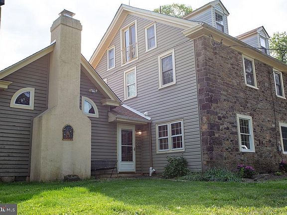 3rd image of 6006 Carversville Rd